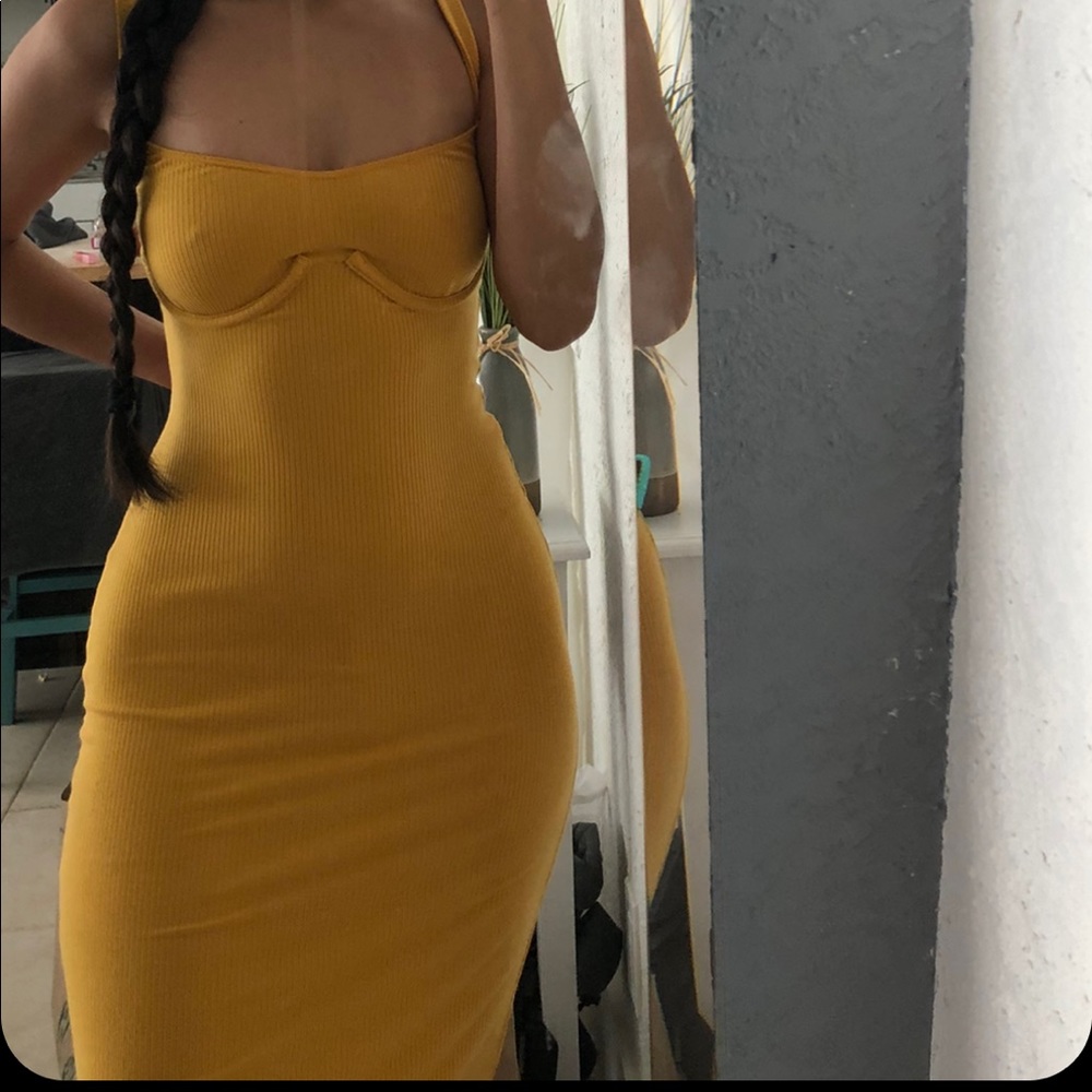 #mustardyellowreformation #dress #reformatiom